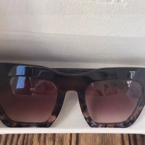 Dezi sunglasses Fall Back